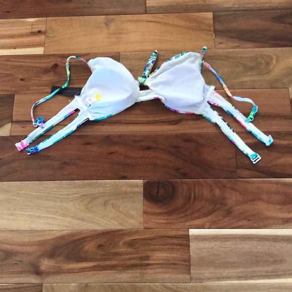 Bundle of bathing suit tops - Picture 7 of 8